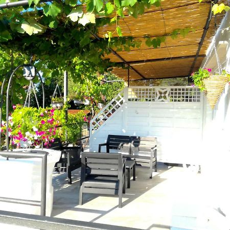 Sun House Apartment Brzac ภายนอก รูปภาพ