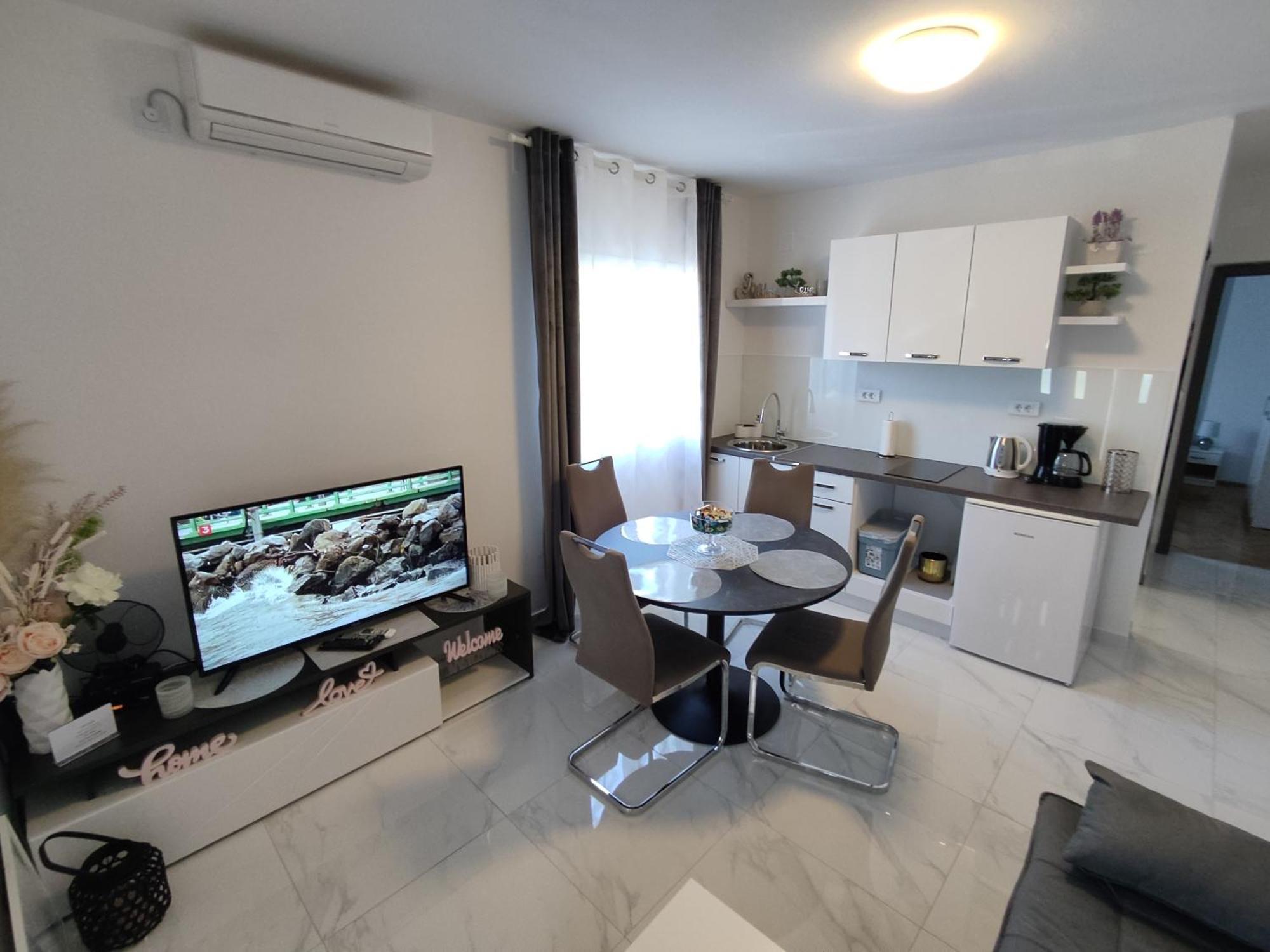 Sun House Apartment Brzac ภายนอก รูปภาพ