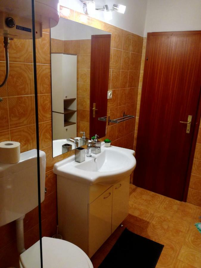 Sun House Apartment Brzac ภายนอก รูปภาพ