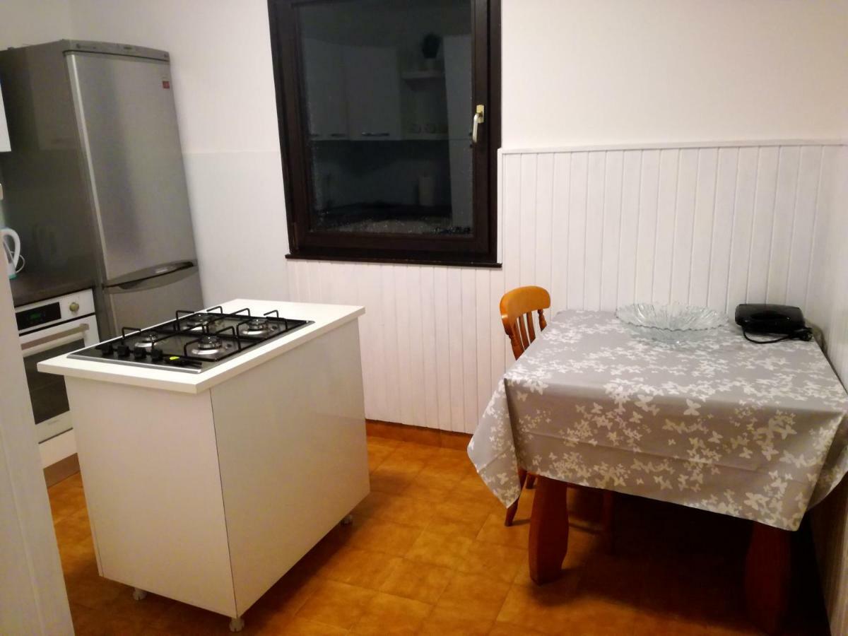 Sun House Apartment Brzac ภายนอก รูปภาพ