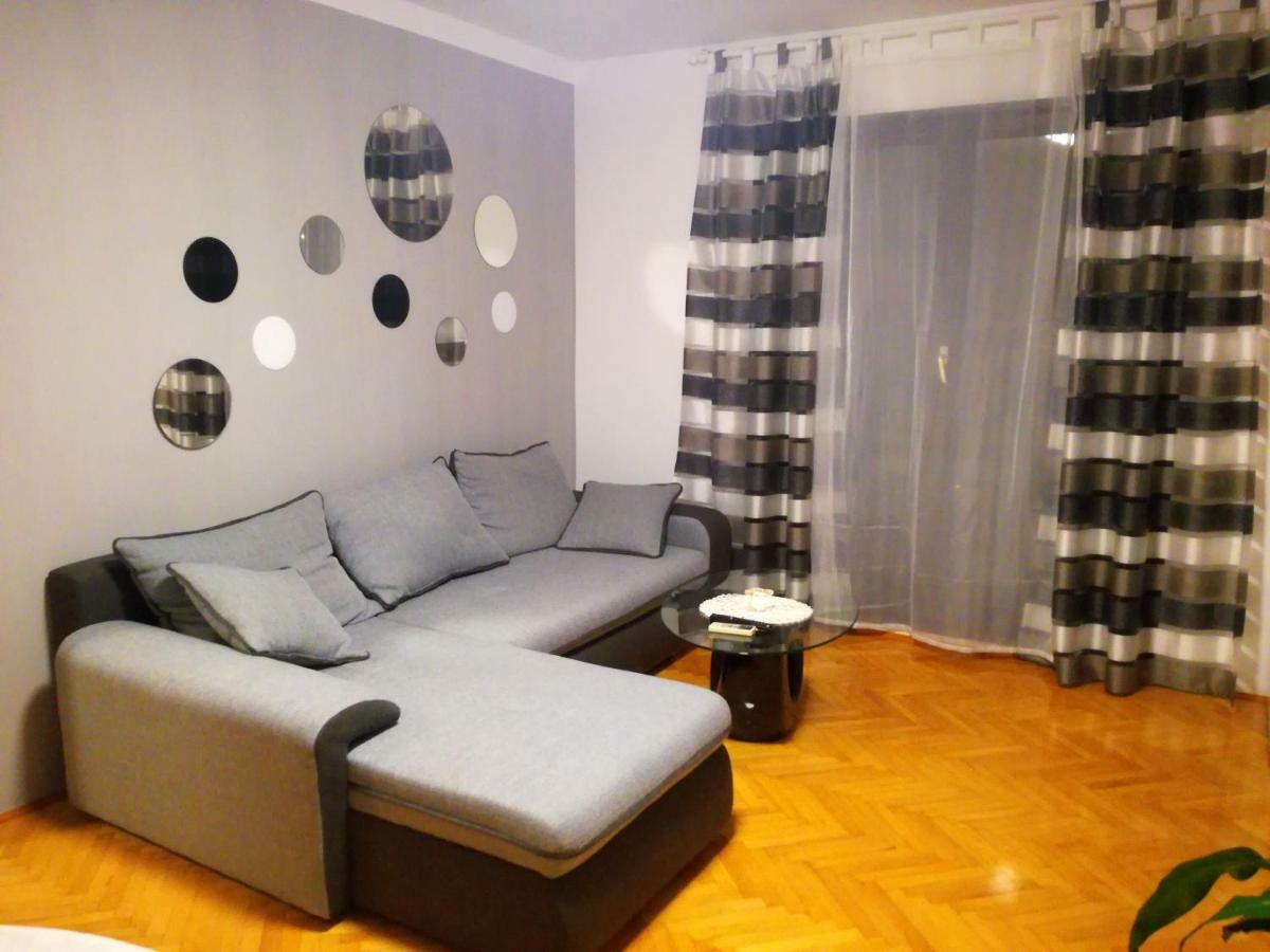 Sun House Apartment Brzac ภายนอก รูปภาพ